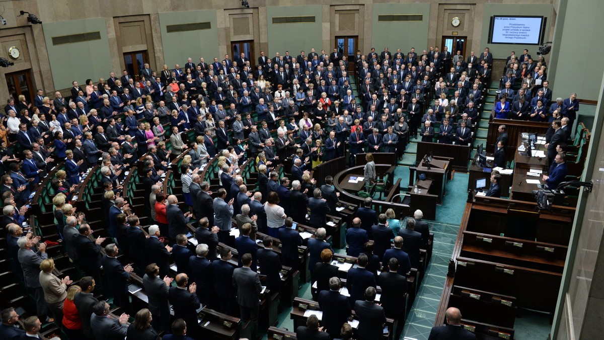 Sejm przyjął w piątek weto prezydenta do ustawy o ochronie gruntów rolnych i leśnych. Oznacza to, że ustawa trafi do kosza.