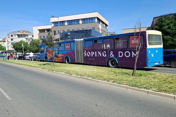 AUTOBUS UDARIO U VIŠE AUTOMOBILA! Lančani sudar u Novom Sadu, više osoba povređeno (FOTO)