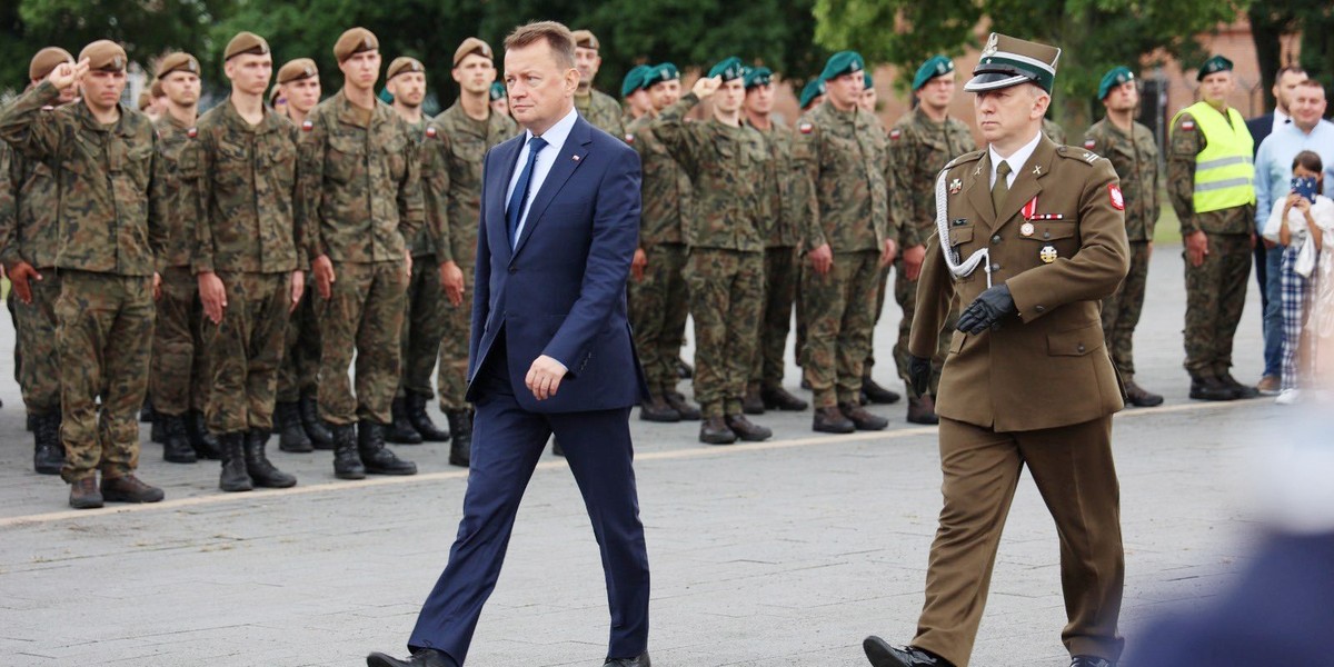 Szef MON brał udział w uroczystej przysiędze żołnierzy dobrowolnej zasadniczej służby wojskowej 19. Dywizjonu Artylerii Samobieżnej w Chełmie.