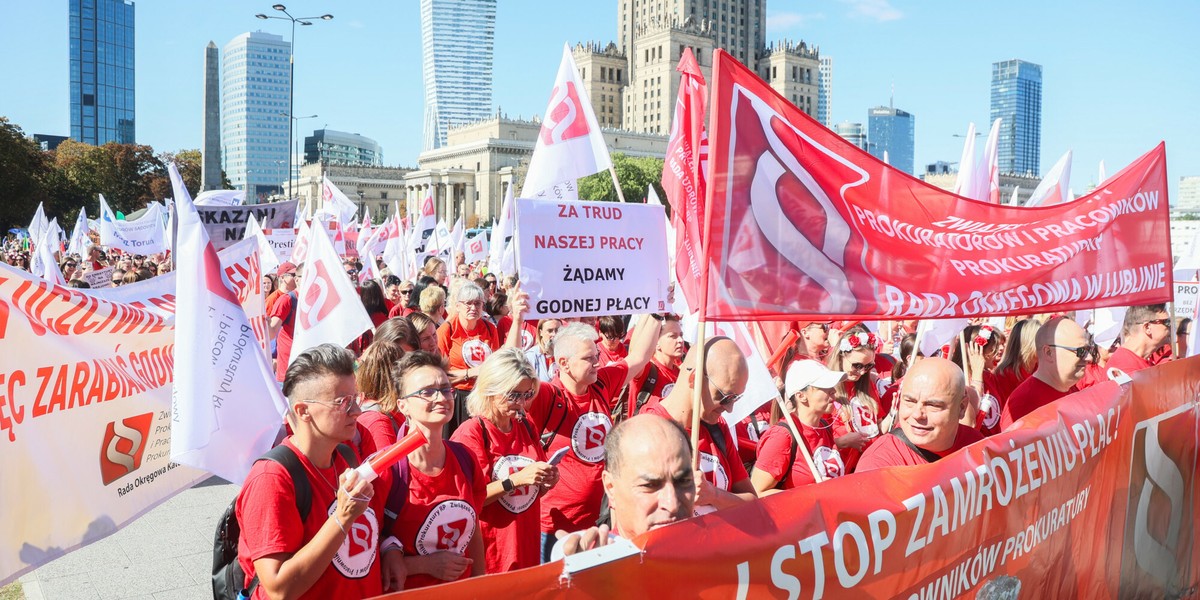 Brak dialogu społecznego kończy się protestami. Na zdjęciu "Marsz gniewu na KPRM" z 15 września 2023 r.