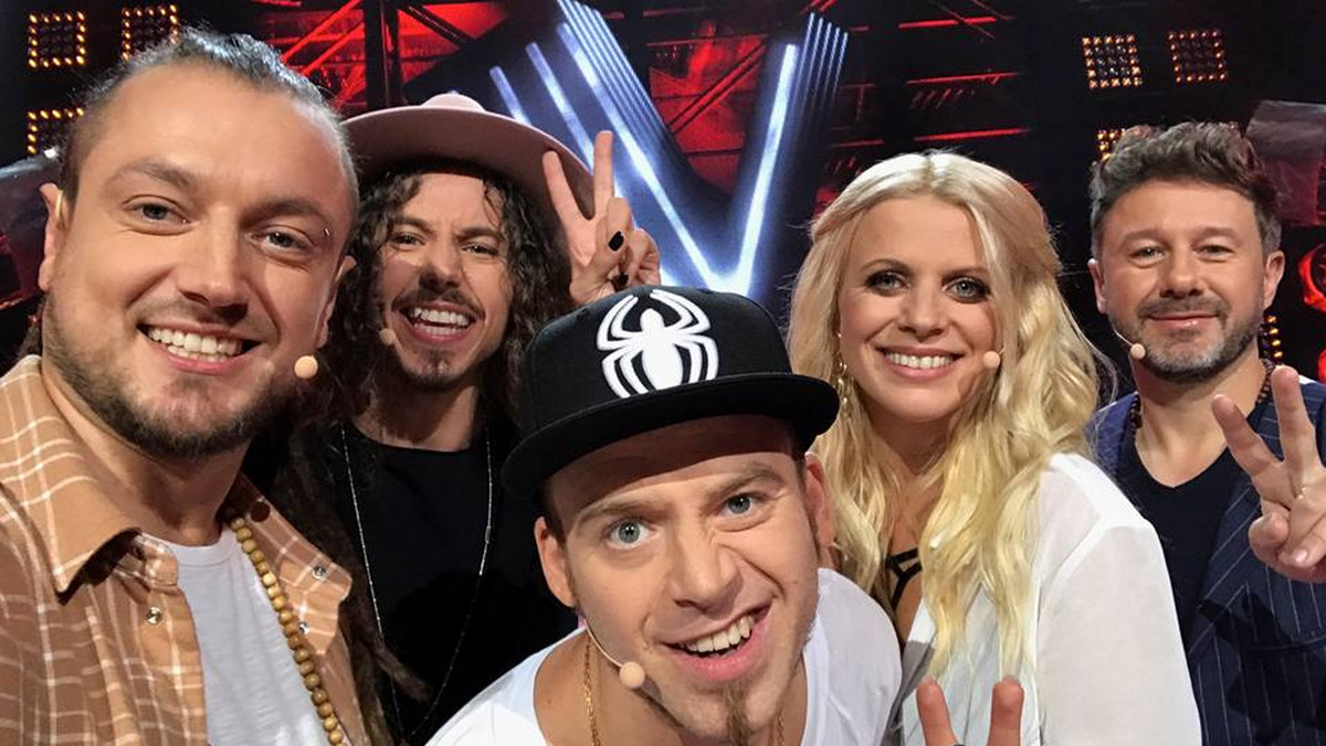 "The Voice of Poland 8" wkracza w decydującą fazę. Za nami wszystkie odcinki pierwszego etapu programu, czyli przesłuchań w ciemno. Co tym razem działo się w show? Jak prezentują się drużyny Michała Szpaka, Marii Sadowskiej, Andrzeja Piasecznego oraz Tomsona i Barona?