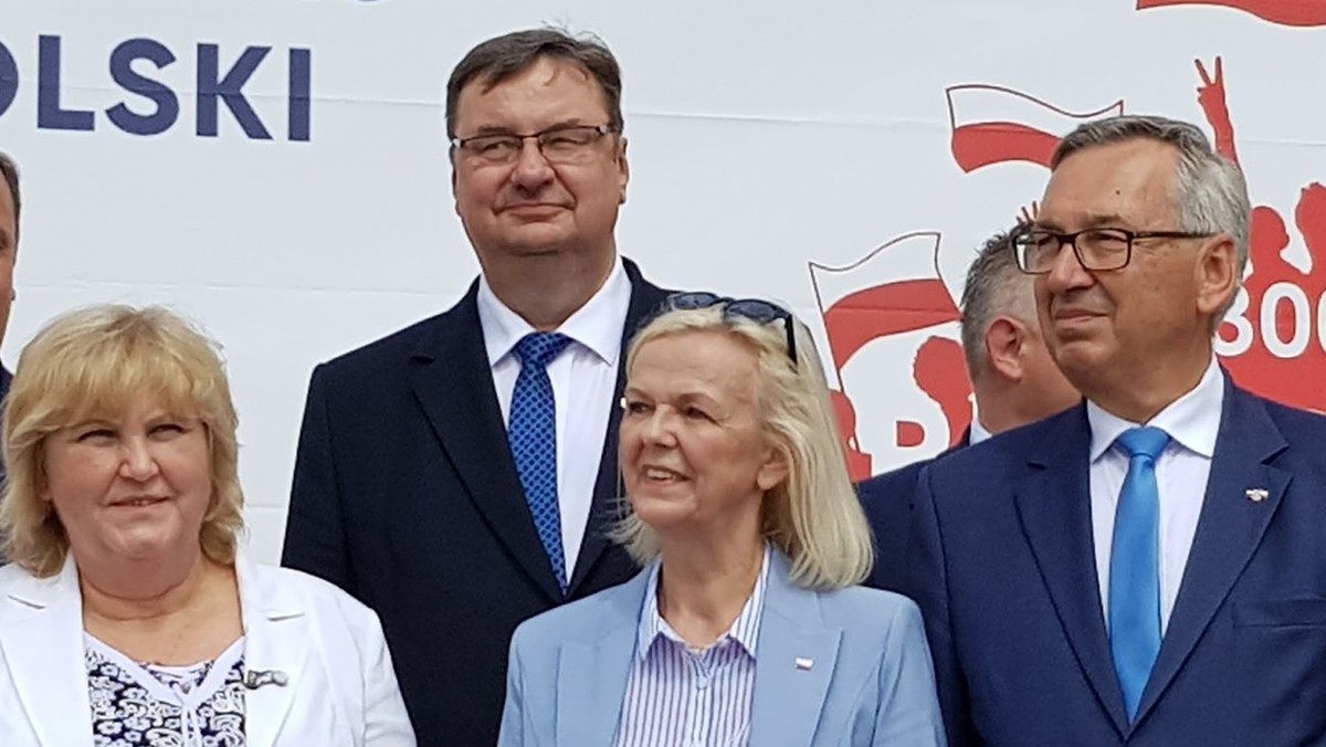 Jeśli wyborcy dadzą nam szansę, a wszystko na to wskazuje, to na początku nowej kadencji zajmiemy się tematem przywrócenia woj. częstochowskiego – zapewnia w rozmowie z Onetem poseł Prawa i Sprawiedliwości Szymon Giżyński. Polityk, który był ostatnim wojewodą częstochowskim, zaznacza, że korekta mapy administracyjnej Polski jest zatwierdzona przez "najwyższe czynniki", z Jarosławem Kaczyńskim na czele.