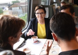 Pociągiem do Wrocławia. Ewa Kopacz znowu w drodze