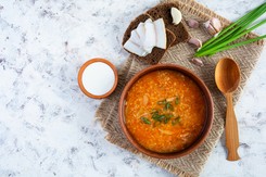 Zupa gołąbkowa zamiast gołąbków. Ta z młodej kapusty z Kwestii Smaku to prawdziwy hit