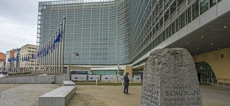 "The Times": KE nie jest w stanie wygrać próby sił z Polską
