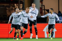 Legia w pierwszej połowie zebrała baty, ale w drugiej zagrała koncertowo [WIDEO]