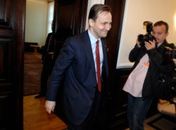 Sikorski na czele NATO dzięki prezydentowi?