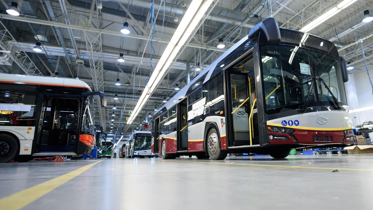 wnętrze fabryki autobusów Solaris