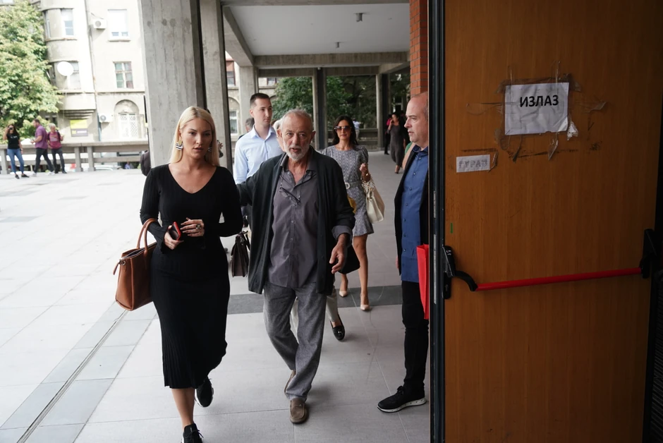 Miroslav Aleksić došao je nekoliko minuta pre početka suđenja