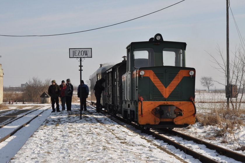 Zimowa wycieczka kolejką wąskotorową? Rogów zaprasza