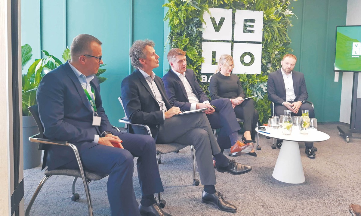 Zarząd VeloBanku od lewej: Mirosław Boda (finanse), Adrian Adamowicz (sprzedaż), Adam Marciniak (p.o. prezes), Paulina Strugała (ryzyko), Przemysław Koch (IT)