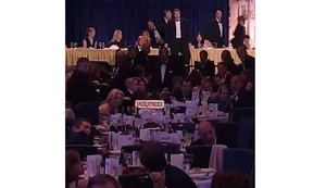 Čovek koji je stao na binu ispred Trampa tokom pucnjave u hotelu u Vašingtonu