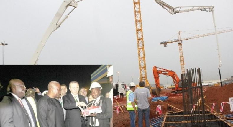 President Erdoğan symbolically pressing a button to pour the first concrete for the start of work on the Terminal 3 project. With him is President Mahama