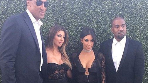 Még sose voltál ennyire közel Kim Kardashian melleihez!