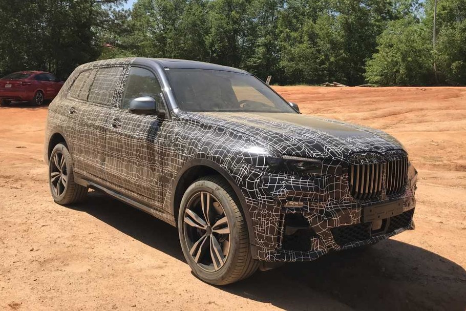 BMW X7 ma łączyć w sobie luksus, komfort i nowe technologie