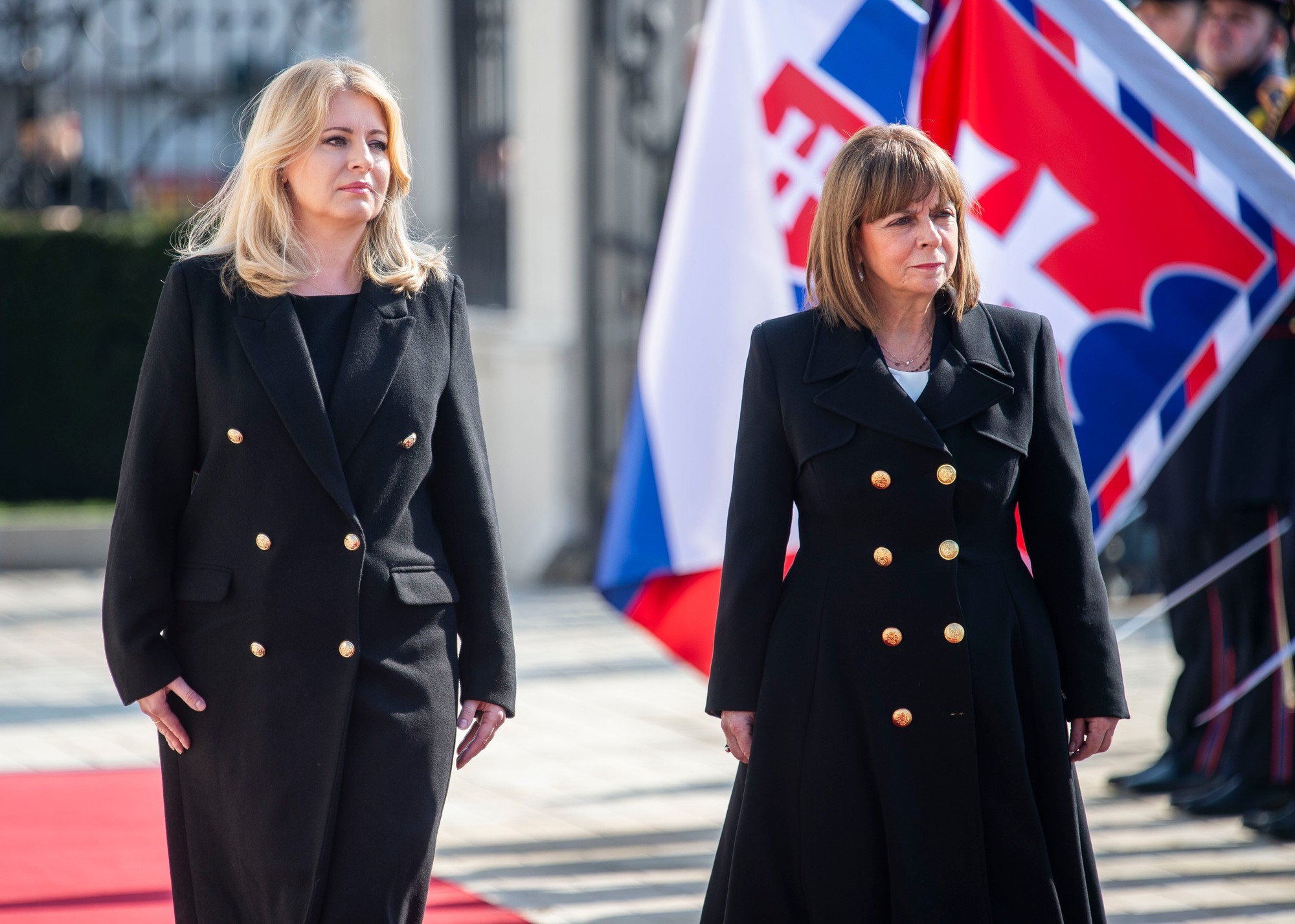 Grécka prezidentka  Katerina Sakellaropulová a prezidentka SR Zuzana Čaputová počas oficiálnej návštevy v Prezidentskom paláci v Bratislave.
