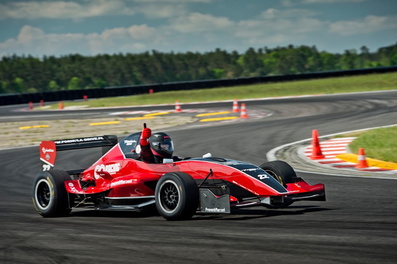 Formula Drive. Poprowadź bolid F1