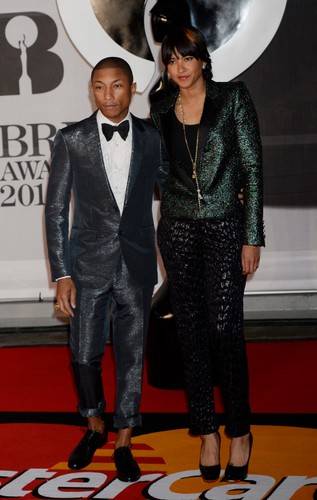 Pharrell Williams z żoną Helen Lasichanh na gali Brit Awards 2014