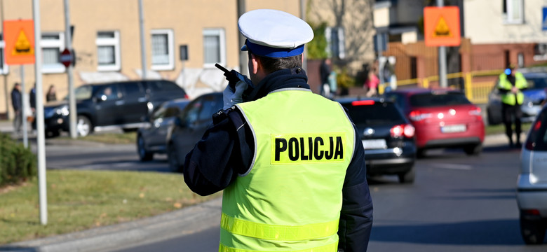 Trwa akcja "Znicz". Policjanci kontrolują drogi i okolice cmentarzy