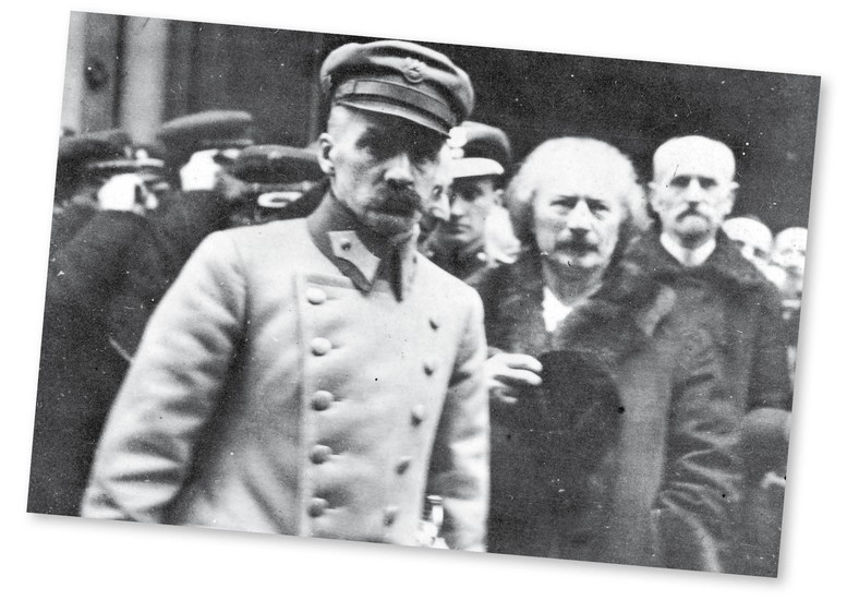 Józef Piłsudski i Ignacy Paderewski po nabożeństwie w katedrze św. Jana, luty 1919 r. fot. NAC