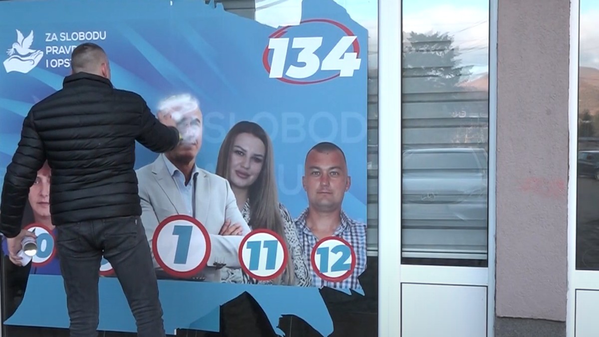 Leposavić, Prefarbani plakati na prostorijama stranke Nenada Rašića