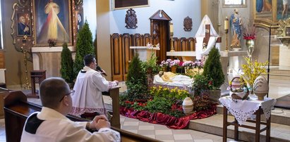 Wielka Sobota w kościele. Tego dnia nie udziela się komunii. Jest tylko jeden wyjątek