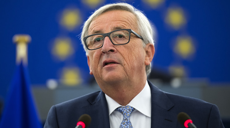 Juncker megint csókot dobott/Fotó: AFP