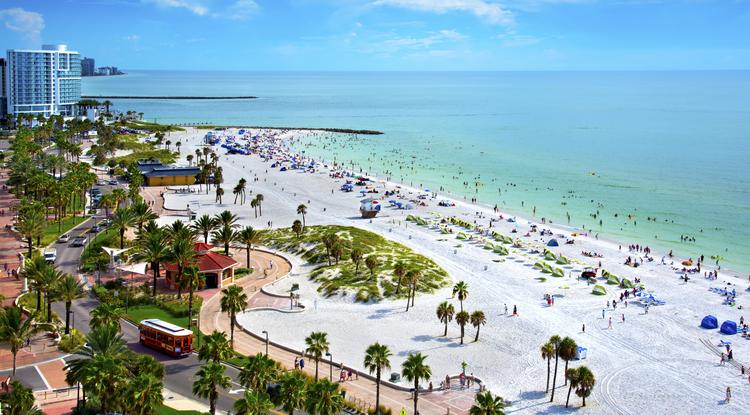 Kaszásként járja egy ügyvéd a strandokat Floridában: még a tévének is nyilatkozott