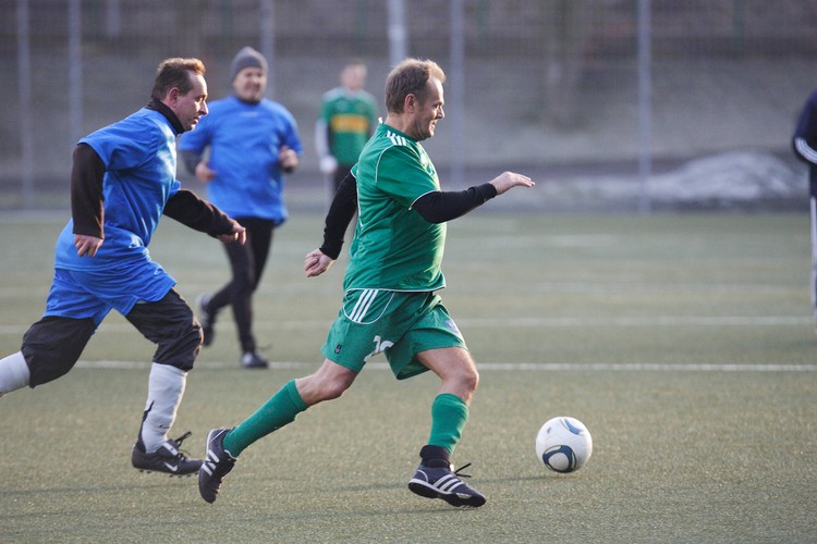 Donald Tusk jest w formie. Strzelił gola w sylwestrowym meczu