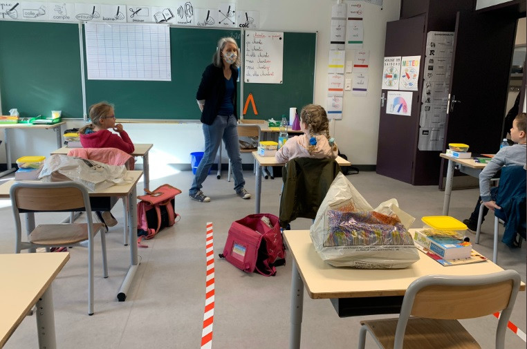 Lekcje we francuskiej szkole w czasie pandemii