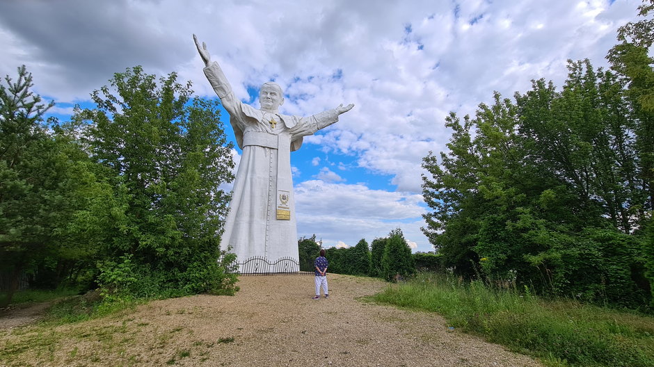 Statua Jana Pawła II w Parku Miniatur Sakralnych "Złota Góra"