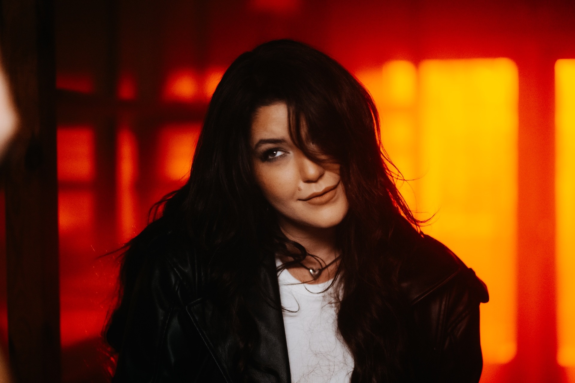 Speváčka Celeste Buckingham.