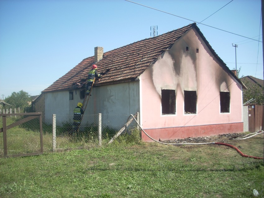 Deca su bila sama u kući kada je požar izbio