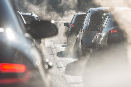 Nowe samochody w Unii z większym ograniczeniem emisji CO2