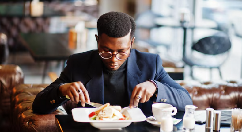 A well-dressed man dining in a restaurant/Image by ASphotofamily on Freepik