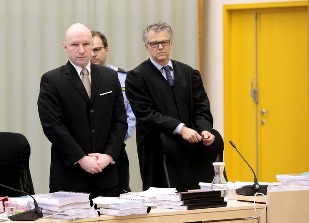 "Bardziej humanitarne byłoby rozstrzelać mnie, niż traktować jak zwierzę przez ostatnich pięć lat" - powiedział Breivik podczas drugiego dnia procesu