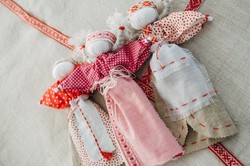 Wystarczy kilka ruchów i intencja. Motanka zadziała jak talizman!