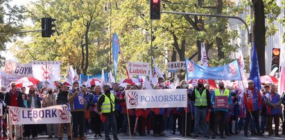 Nauczyciele wyszli na ulicę. Wielka manifestacja w Warszawie