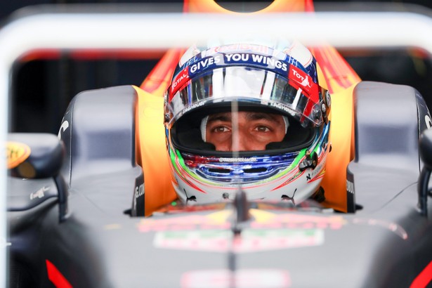 Formuła 1: Ricciardo wygrał Grand Prix Malezji, awaria bolidu Hamiltona