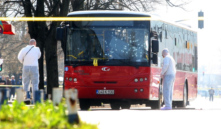 Vozač ubijen, povređene dve osobe