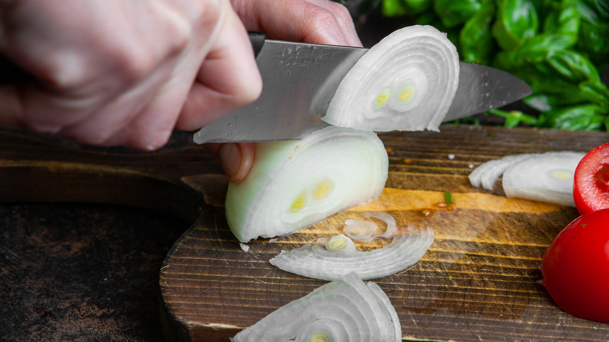 Cibuľa je bohatá na kvercetín, flavonoidy a ďalšie biologicky aktívne látky, ktoré vedci dlhodobo skúmajú pre ich možný priaznivý vplyv na zdravie. 