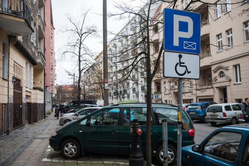Prezydent Poznania nie zniesie opłat w strefie parkowania