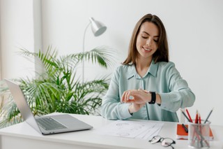 Skrócony czas pracy. MRPiPS zachęca do udziału i tłumaczy zasady programu pilotażowego