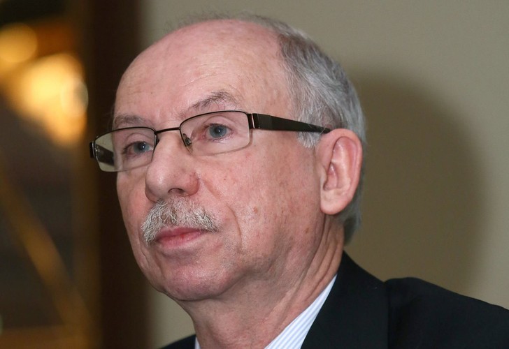 <strong>2. Janusz Lewandowski</strong><br /><br />

komisarz UE ds. programowania finansowego i budżetu<br /><br />

Janusz Lewandowski jest ojcem sukcesu, dzięki któremu Bruksela dalej będzie hojnie dotowała naszą gospodarkę.<br /><br />