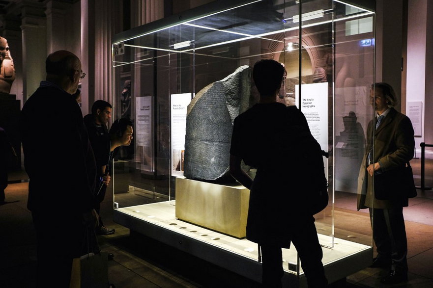 Kamień z Rosetty na wystawie w British Museum 