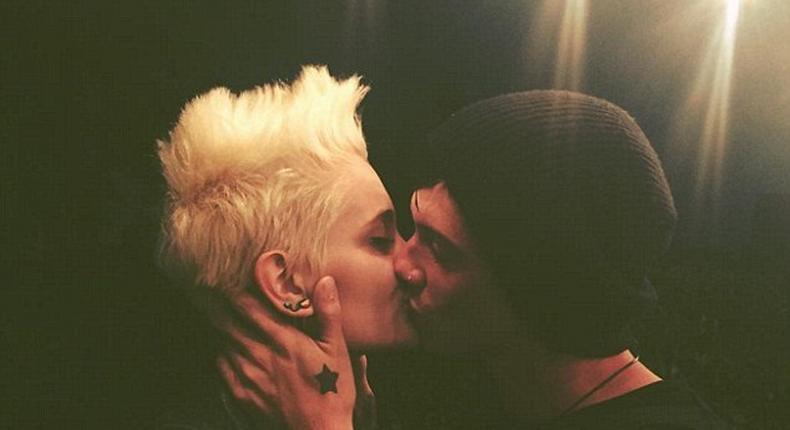 Paris Jackson kisses boyfriend, Michael Snoddy