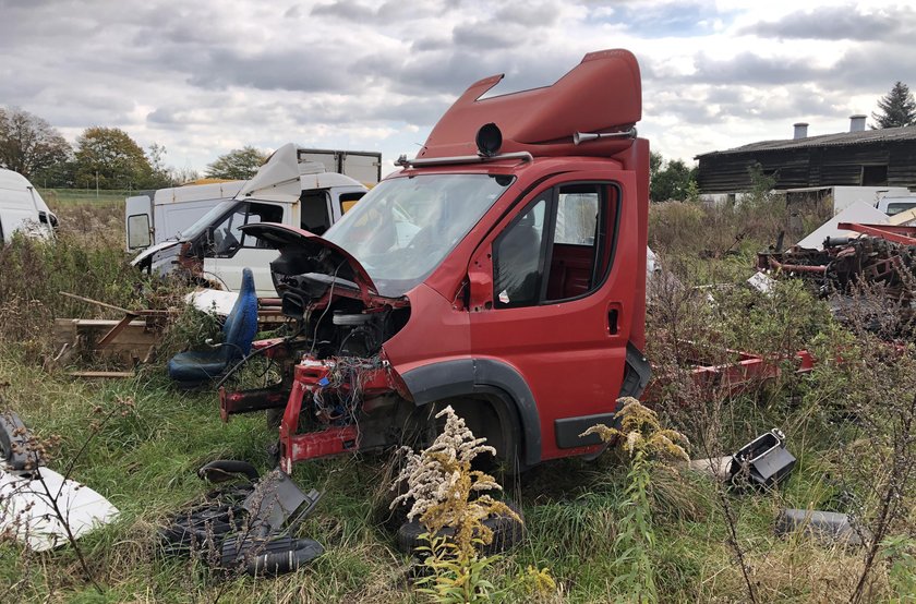 Mechanik naprawiał auta, a potem je kradł