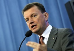 PiS: Słowa Niesiołowskiego o ekshumacjach - wulgarne, niech Tusk zajmie stanowisko