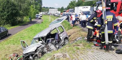 Auto zderzyło się z karetką. Jedna osoba nie żyje