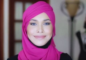 Stjuardesa sa maramom